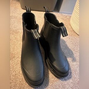 Black Rainboots- Isle Jacobsen
